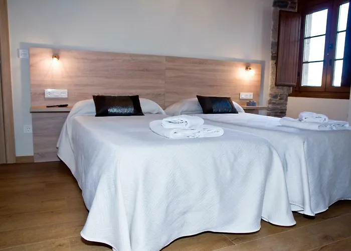 ホステル Serrano サリア